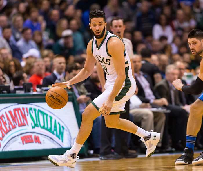 Milwaukee Bucks guard Greivis Vasquez (21) 