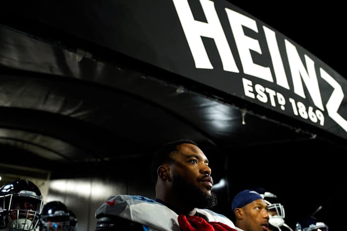 Tennessee Titans defensive tackle Jeffery Simmons (98) waits to enter the field before a game against the Pittsburgh Steelers.