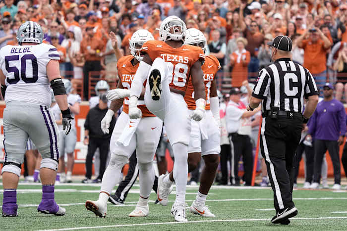 Texas Longhorns EDGE rusher Barryn Sorrell celebrates a sack against Kansas State