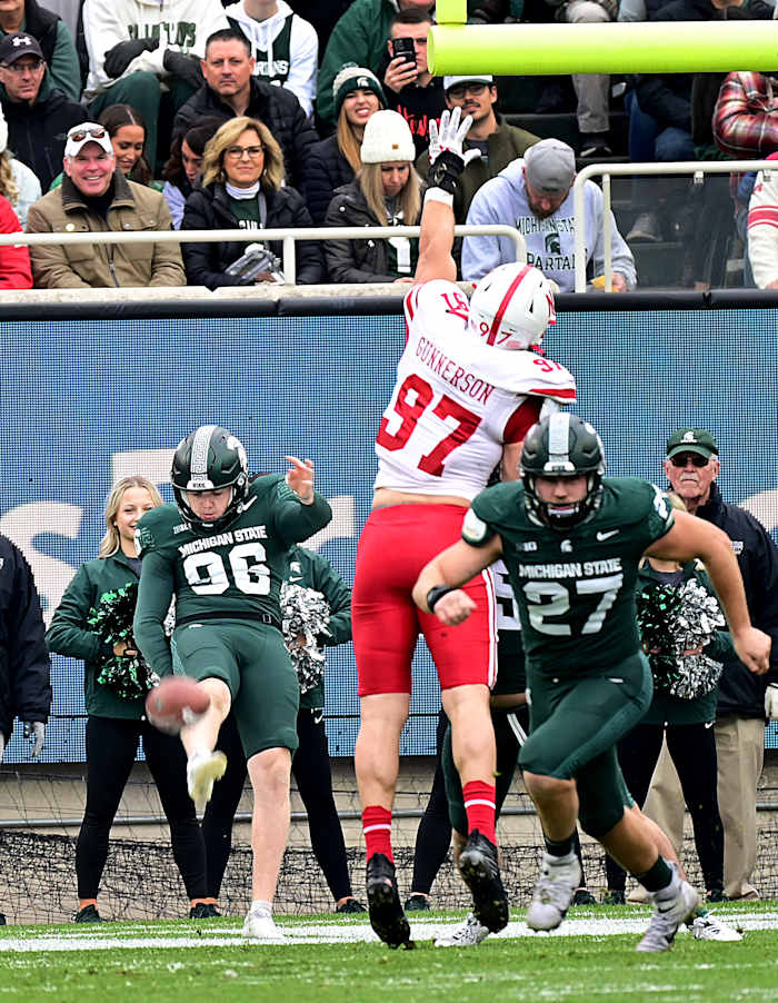 NU vs. MSU 2023 - Ryan Eckley punts as Blaise Gunnerson pressures