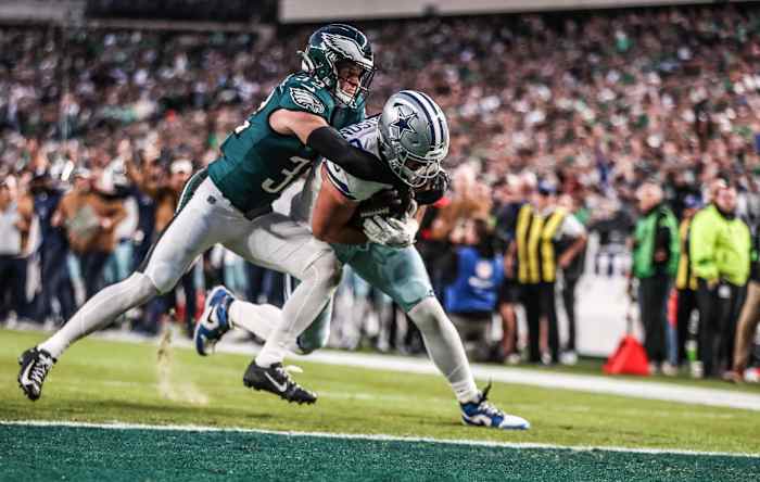 Cowboys tight end Jake Ferguson lunges for the end zone during Sunday's game.