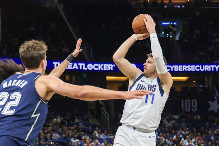 Dallas Mavericks superstar Luka Doncic pulling up for a jumper against the Orlando Magic.