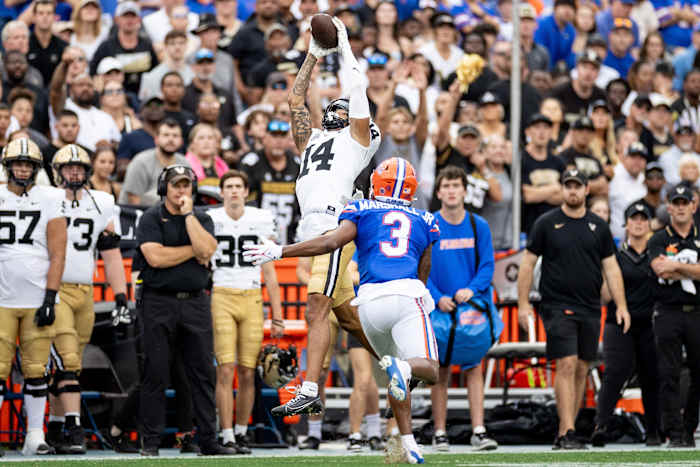 Will Sheppard makes a full-extension grab over Florida's Jason Marshall Jr. (7th Oct., 2023)