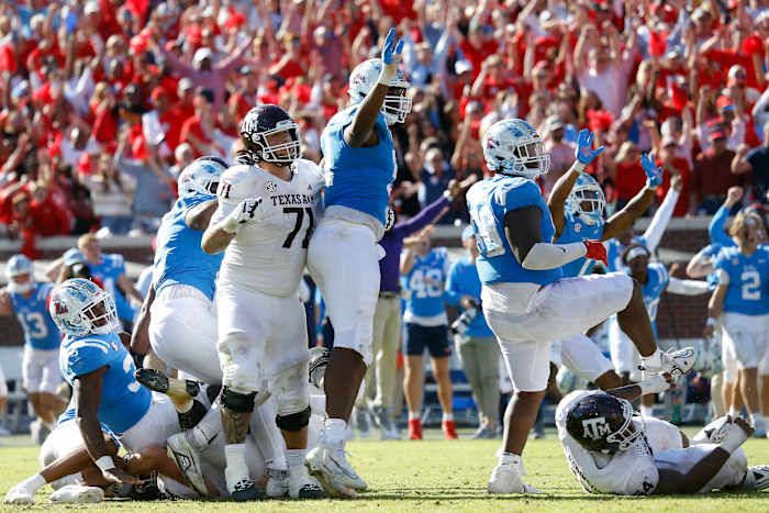 Ole Miss Rebels watch Randy Bond's 47-yard field goal attempt fall short at Vaught-Hemingway Stadium in Oxford, Miss.