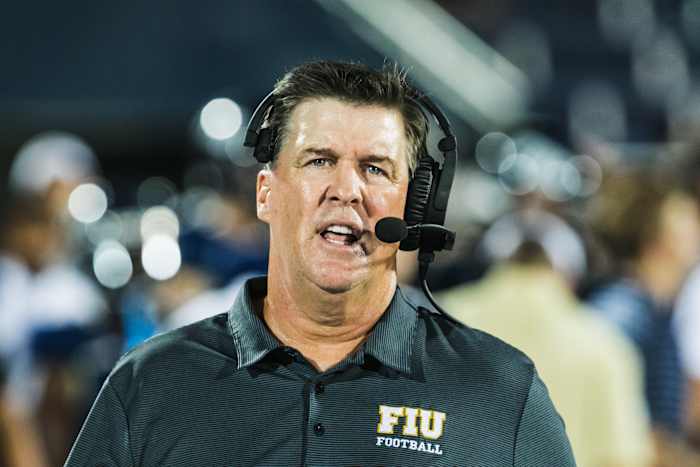 COACH MIKE MACINTYRE vs UCONN 10092022 - 71866