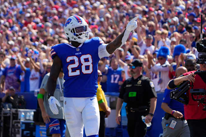 Buffalo Bills running back Latavius Murray (28) reacts to running for a first down against the Miami Dolphins during the first half at Highmark Stadium.