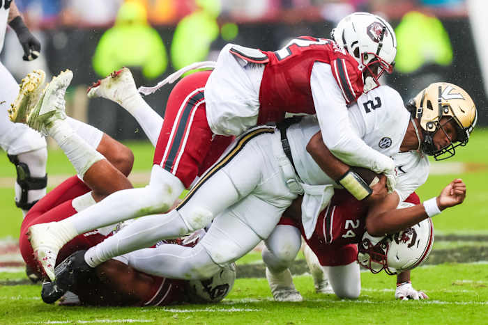 Bam Martin-Scott tackles Vanderbilt QB Walter Taylor to the ground (11th Nov., 2023)