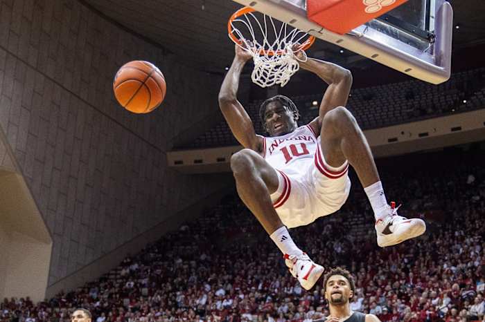 Indiana Hoosiers forward Kaleb Banks (10) shoots the ball in the first half against the Wright State Raiders at Simon Skjodt Assembly Hall.