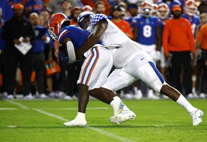 Deone Walker tackling Florida running back Trevor Etienne (30th Sept., 2023)