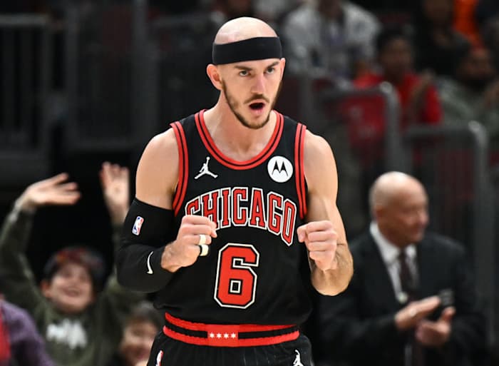 Chicago Bulls guard Alex Caruso (6) celebrates