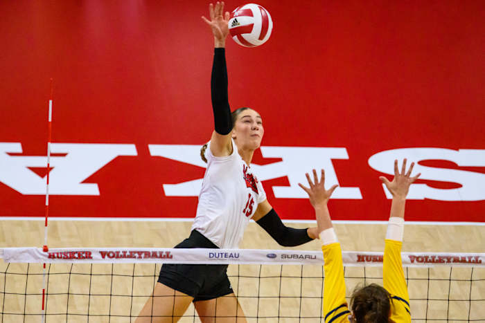 11_Andi Jackson_VB vs Michigan 1117