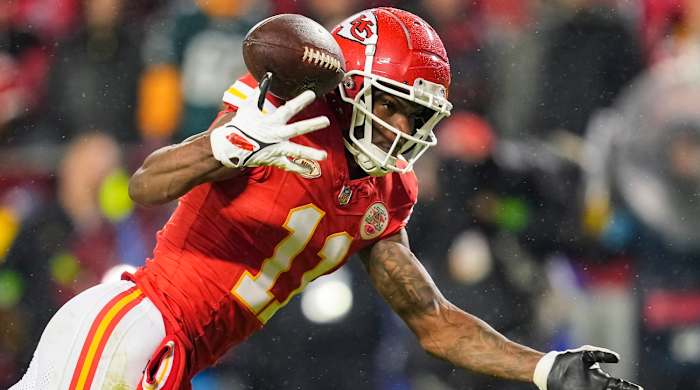 Chiefs WR Marquez Valdes-Scantling can’t hold onto a late pass against the Eagles.