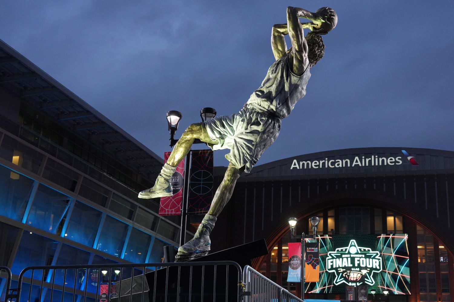 Mavericks legend Dirk Nowitzki receives statue in front of American Airlines Center.
