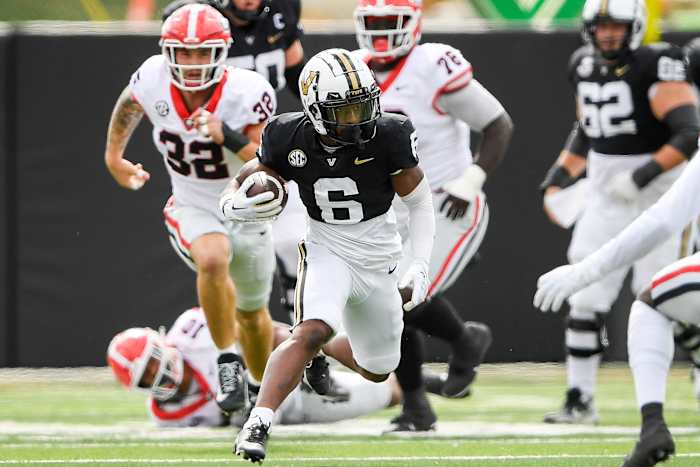 Vanderbilt WR Jayden McGowan looking to make a cut against Georgia (14th Oct., 2023)