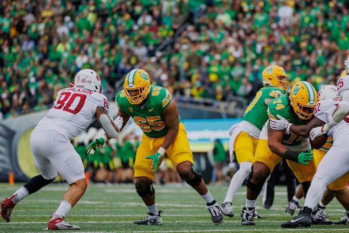 Oregon Ducks offensive lineman Ajani Cornelius in a game against the Washington State Cougars.