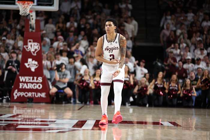 Aggies freshman guard Bryce Lindsay