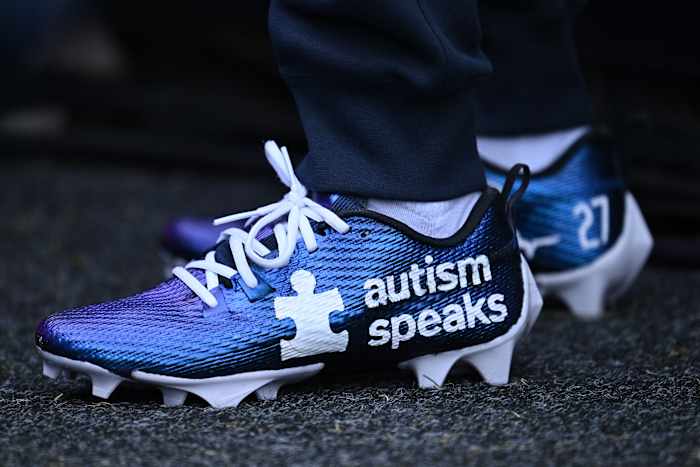 Chicago Bears defensive back Greg Stroman Jr.'s blue and white cleats.