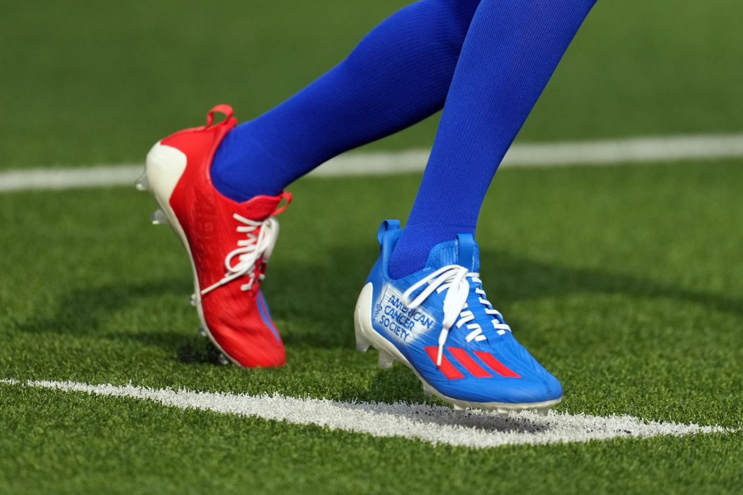 Los Angeles Rams wide receiver Tutu Atwell's red and black adidas cleats.
