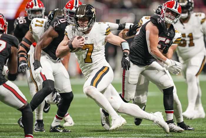 Nov 26, 2023; New Orleans Saints Taysom Hill (7) runs against the Atlanta Falcons. Mandatory Credit: Dale Zanine-USA TODAY