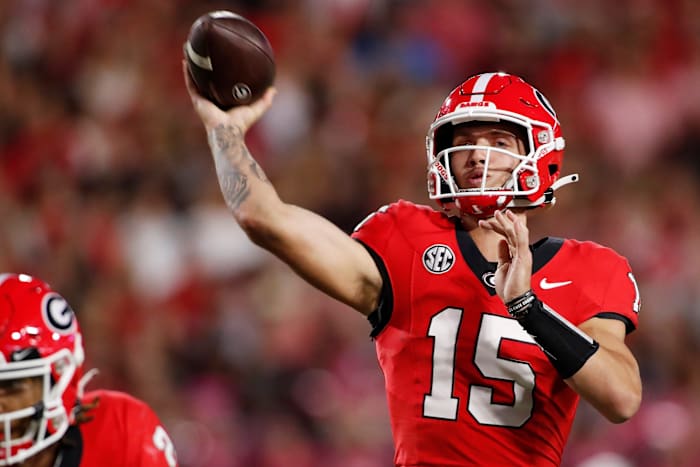 Georgia quarterback Carson Beck (15) throws a touchdown pass to Georgia wide receiver Rara Thomas (5) during the first half of a NCAA college football game against Kentucky in Athens, Ga., on Saturday, Oct. 7, 2023. (Joshua L. Jones / USA TODAY NETWORK).