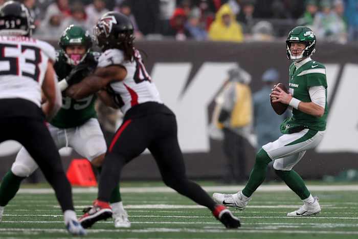 New York Jets quarterback Tim Boyle (7) looks to pass against the Atlanta Falcons during the first quarter at MetLife Stadium.