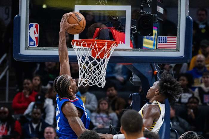 Clippers forward Kawhi Leonard shoots against Pacers guard Bennedict Mathurin