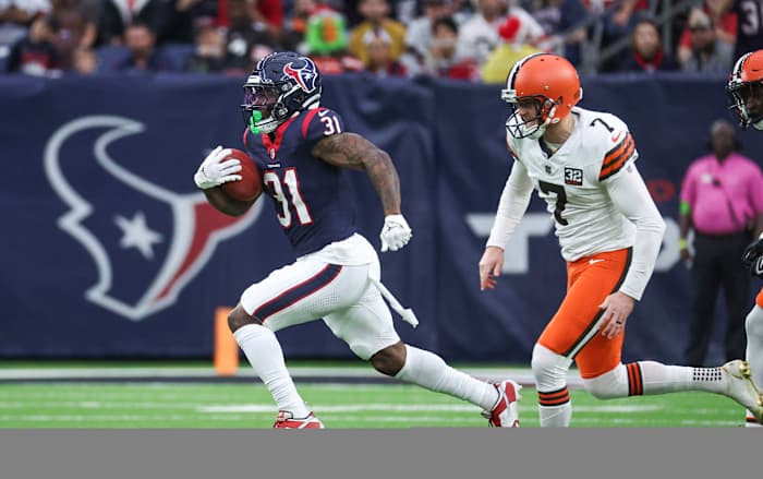 Houston Texans running back Dameon Pierce breaks free for a 98-yard touchdown during the second quarter against the Cleveland Brown at NRG Stadium in Houston, Texas.