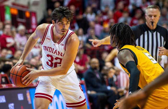 Indiana's Trey Galloway (32) runs the offense during the first half of the Indiana versus Kennesaw State men's basketball game at Simon Skjodt Assembly Hall on Friday, Dec. 29, 2023.