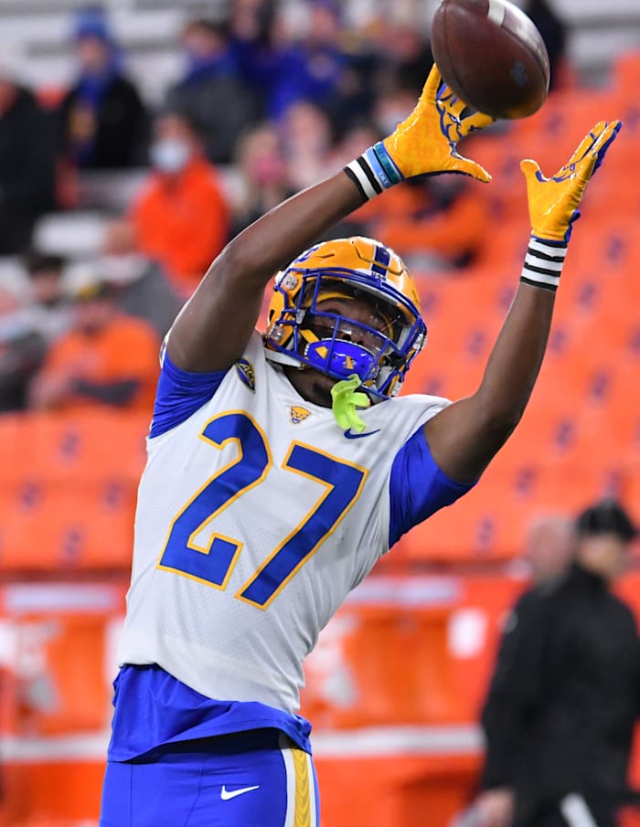 Buddy Mack catching a ball in warmups before playing Syracuse (27th Nov., 2021)
