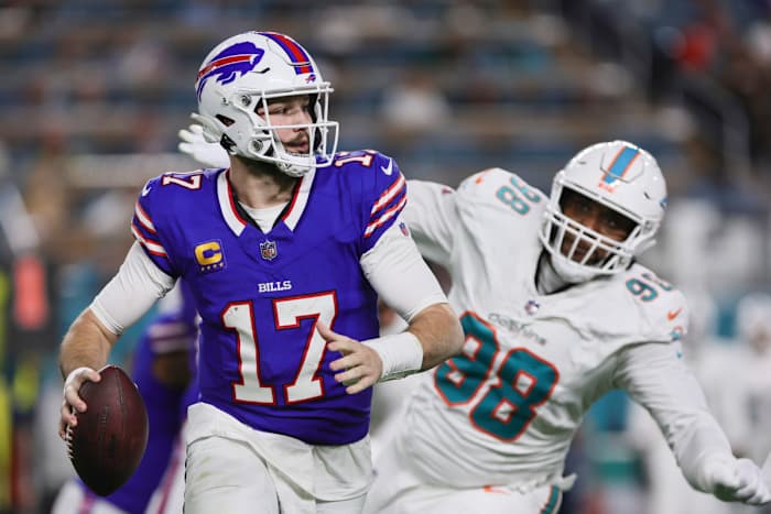 Josh Allen had 426 total yards against the Dolphins.