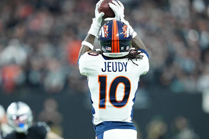 Denver Broncos wide receiver Jerry Jeudy (10) makes a catch against the Las Vegas Raiders during the fourth quarter at Allegiant Stadium.
