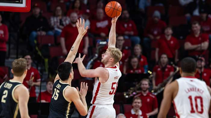 Rienk Mast shoots against Purdue's Zach Edey.