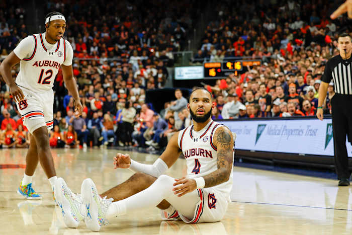 Johni Broome and Denver Jones | Eric Starling/Auburn Daily