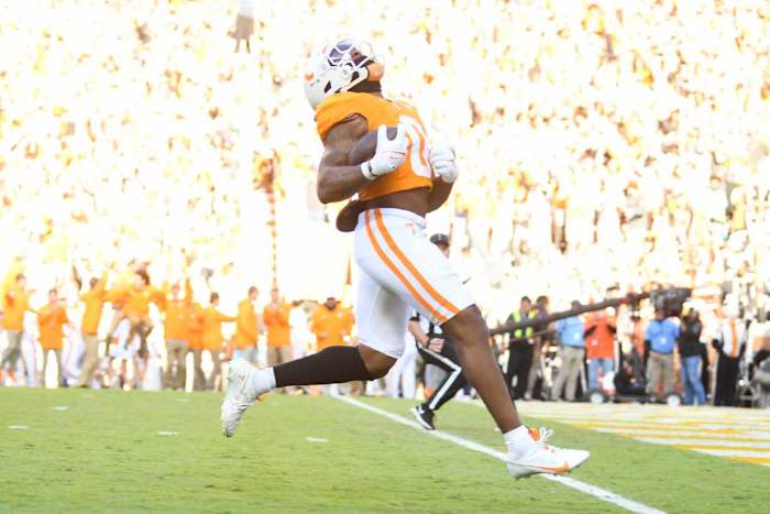 Tennessee Volunteers RB Jaylen Wright scoring a touchdown against Georgia. (Photo by Brianna Paciorka of the News Sentinel)