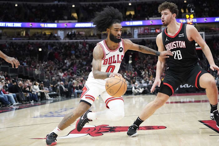 Houston Rockets center Alperen Sengun (28) defends Chicago Bulls guard Coby White (0) during the second half at United Center