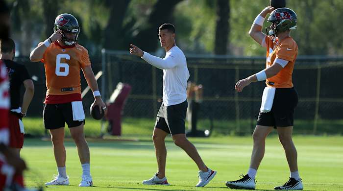 Dave Canales with Baker Mayfield and Kyle Trask at Buccaneers training camp.