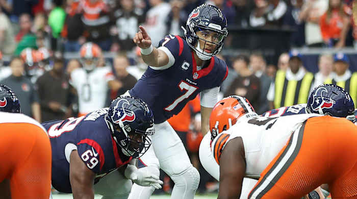 C.J. Stroud points as Browns and Texans players line kneel over opposite each other in anticipation of the snap