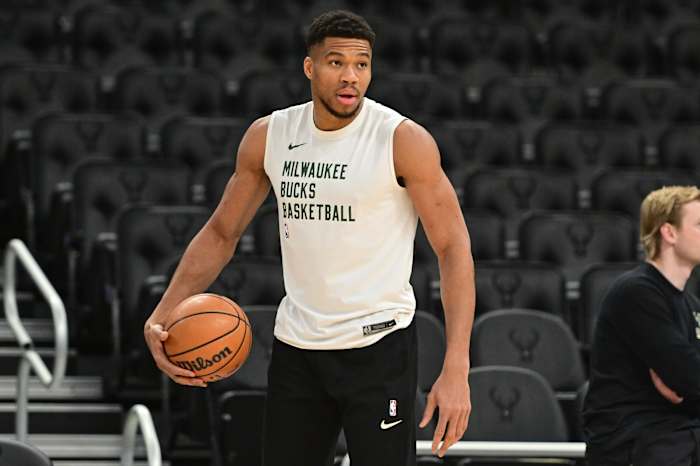 Milwaukee Bucks forward Giannis Antetokounmpo (34) warms up before game 