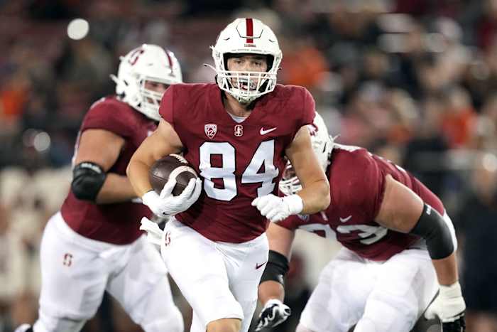 Oct 8, 2022; Stanford, California, USA; Stanford Cardinal tight end Benjamin Yurosek (84) carries the ball against the Oregon State Beavers during the first quarter at Stanford Stadium. Mandatory Credit: Darren Yamashita-USA TODAY Sports
