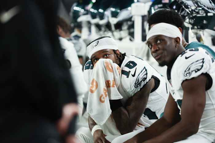 Philadelphia Eagles players watch time run out on their season.