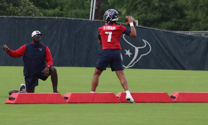 Houston Texans coach Jerrod Johnson (left) instructs quarterback C.J. Stroud (7) during practice. CREDIT: Texans Wire - USA TODAY