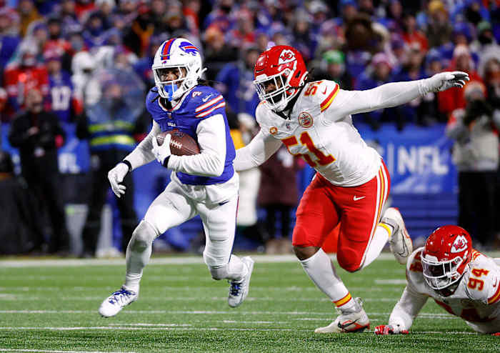 Buffalo Bills running back James Cook (4) runs past Kansas City Chiefs defensive end Mike Danna (51), © Jamie Germano/Rochester Democrat and Chronicle / USA TODAY NETWORK