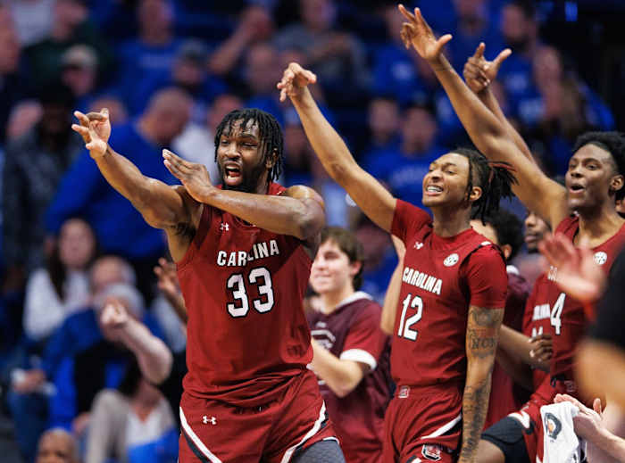 Josh Gray and Zachary Davis celebrating from the bench in last season's matchup Vs. Kentucky (10th Jan., 2023)