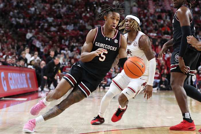 Meechie Johnson driving past Arkansas guard El Ellis (20th Jan., 2024)