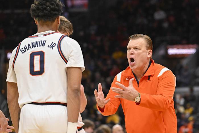Illinois Fighting Illini head coach Brad Underwood talks to guard Terrence Shannon Jr. (0) during the second half against the Missouri Tigers at Enterprise Center.