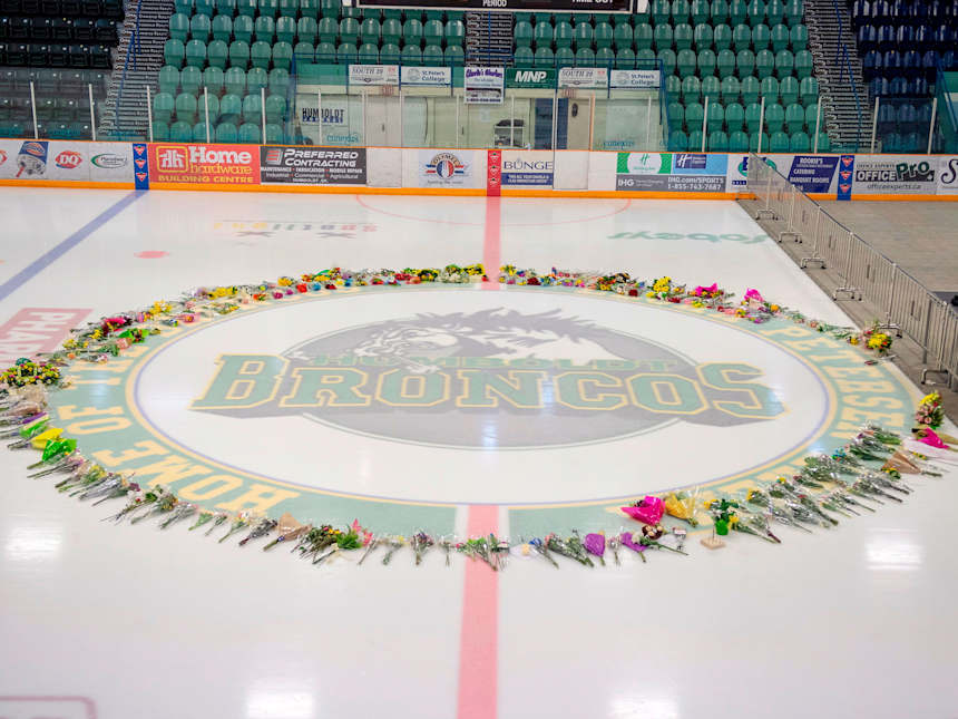 humboldt-broncos-ice-memorial.jpg