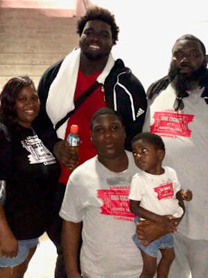 Semone Becton with her family. Courtesy: @semonebecton