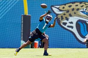 travis-etienne-jaguars-wide-receiver