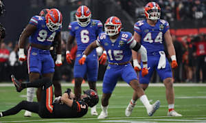 Derek Wingo and Florida teammates in the Las Vegas Bowl.