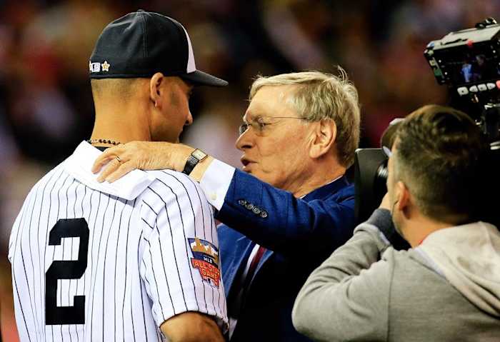 derek-jeter-bud-selig-rob-carr-getty.gif